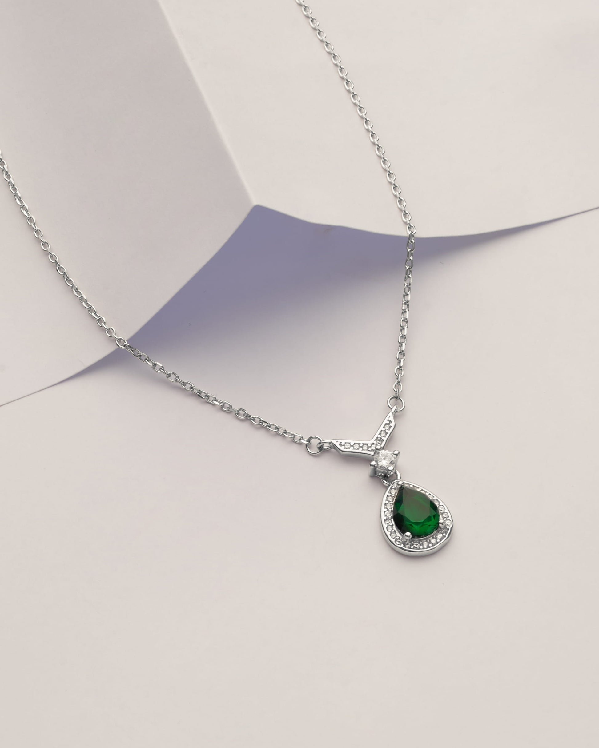 Viorette Goutte teardrop necklace in 925 sterling silver with a green emerald-colored stone