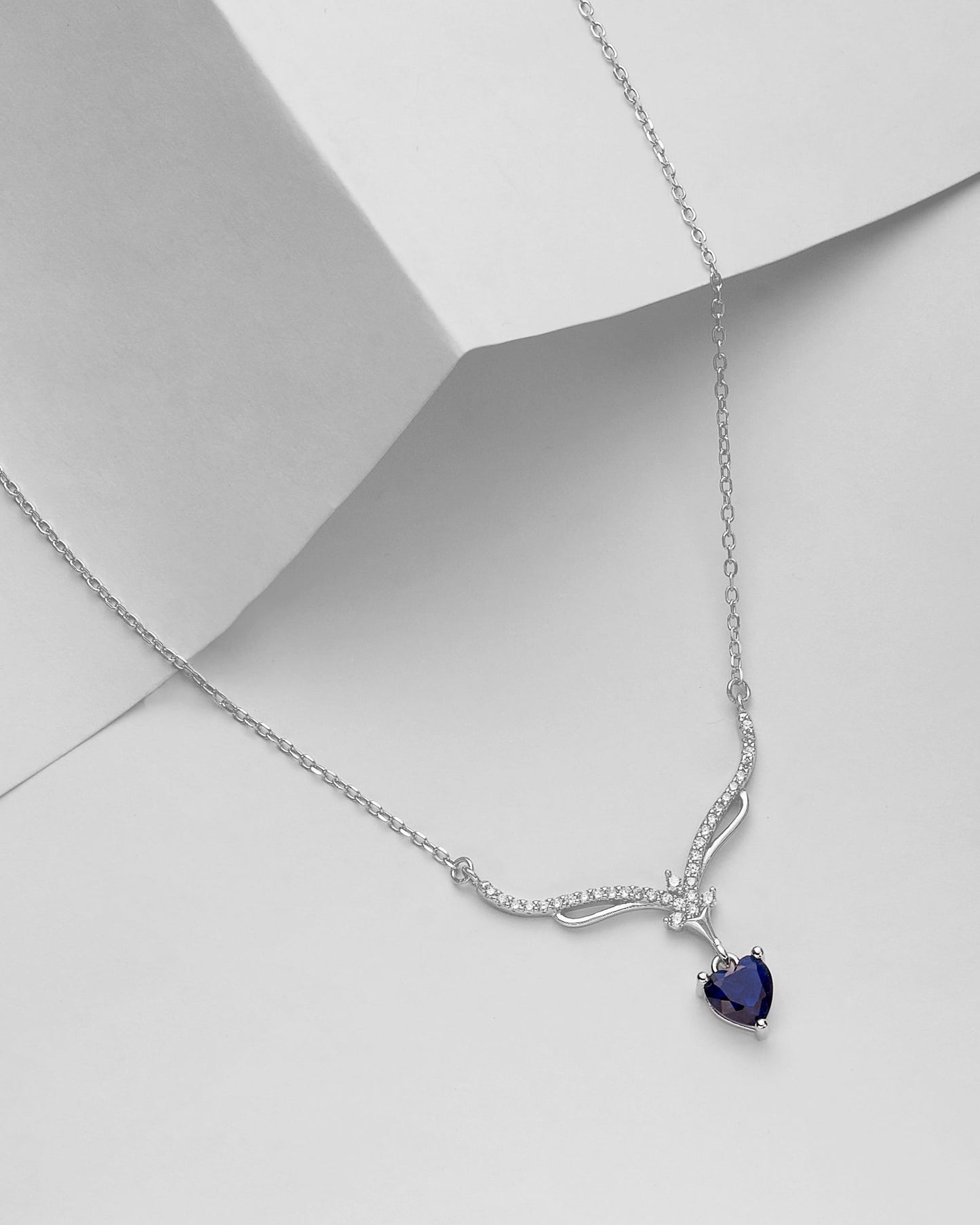 Viorette Radiance necklace in 925 sterling silver with a crystal heart pendant