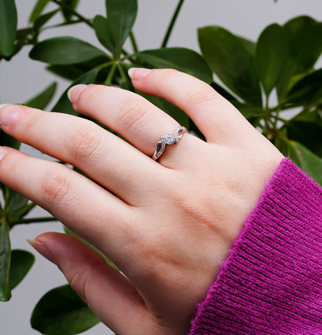 Twist of Light Ring