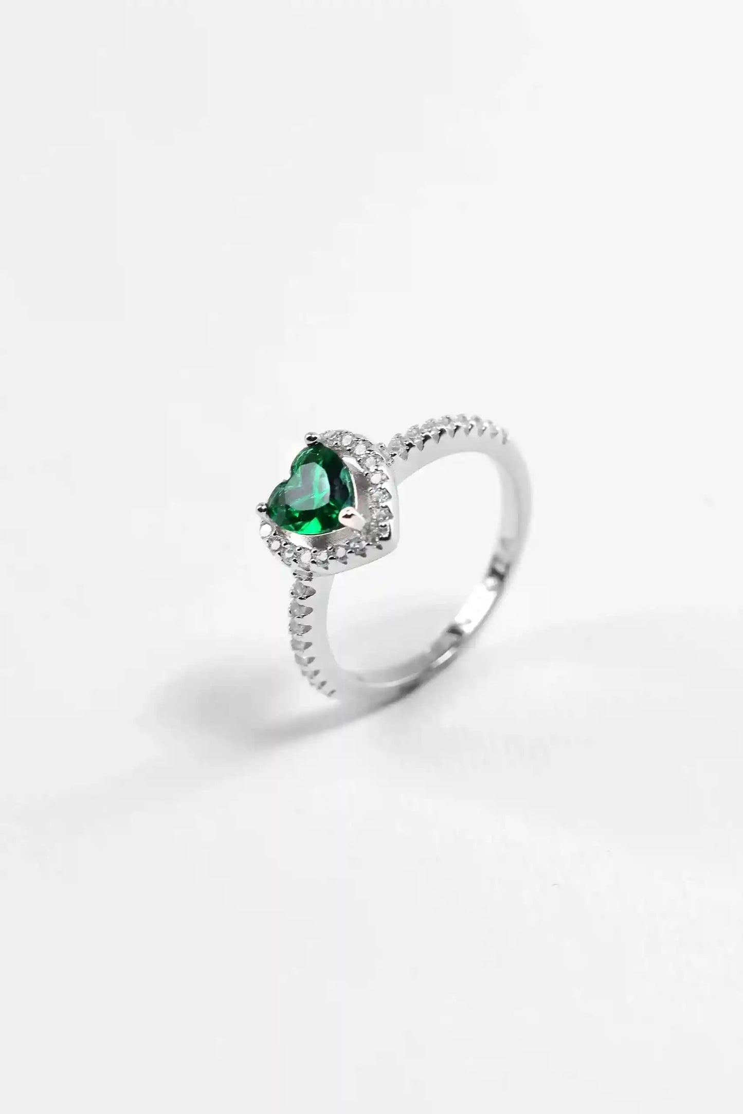 Viorette 925 sterling silver heart ring with a green emerald-colored crystal heart