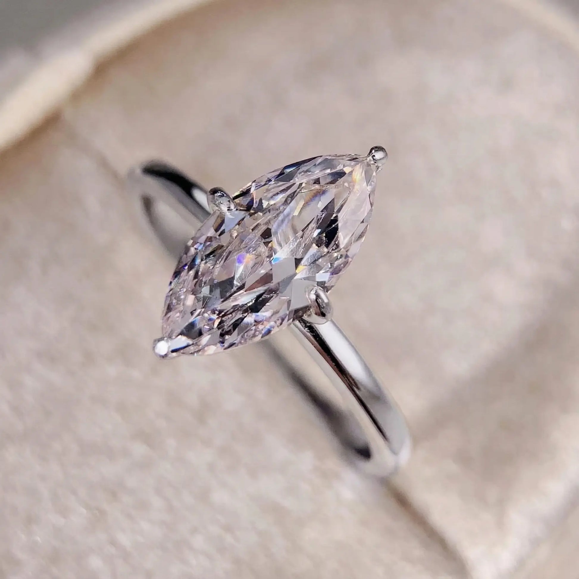 Viorette Lumiere ring in 925 sterling silver with a marquise-cut stone