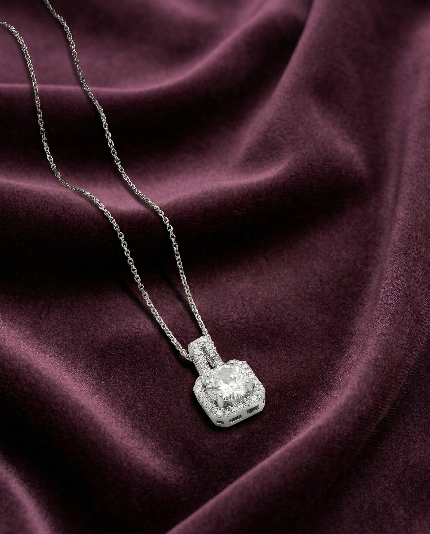 Viorette necklace in 925 sterling silver with a white square-cut stone pendant