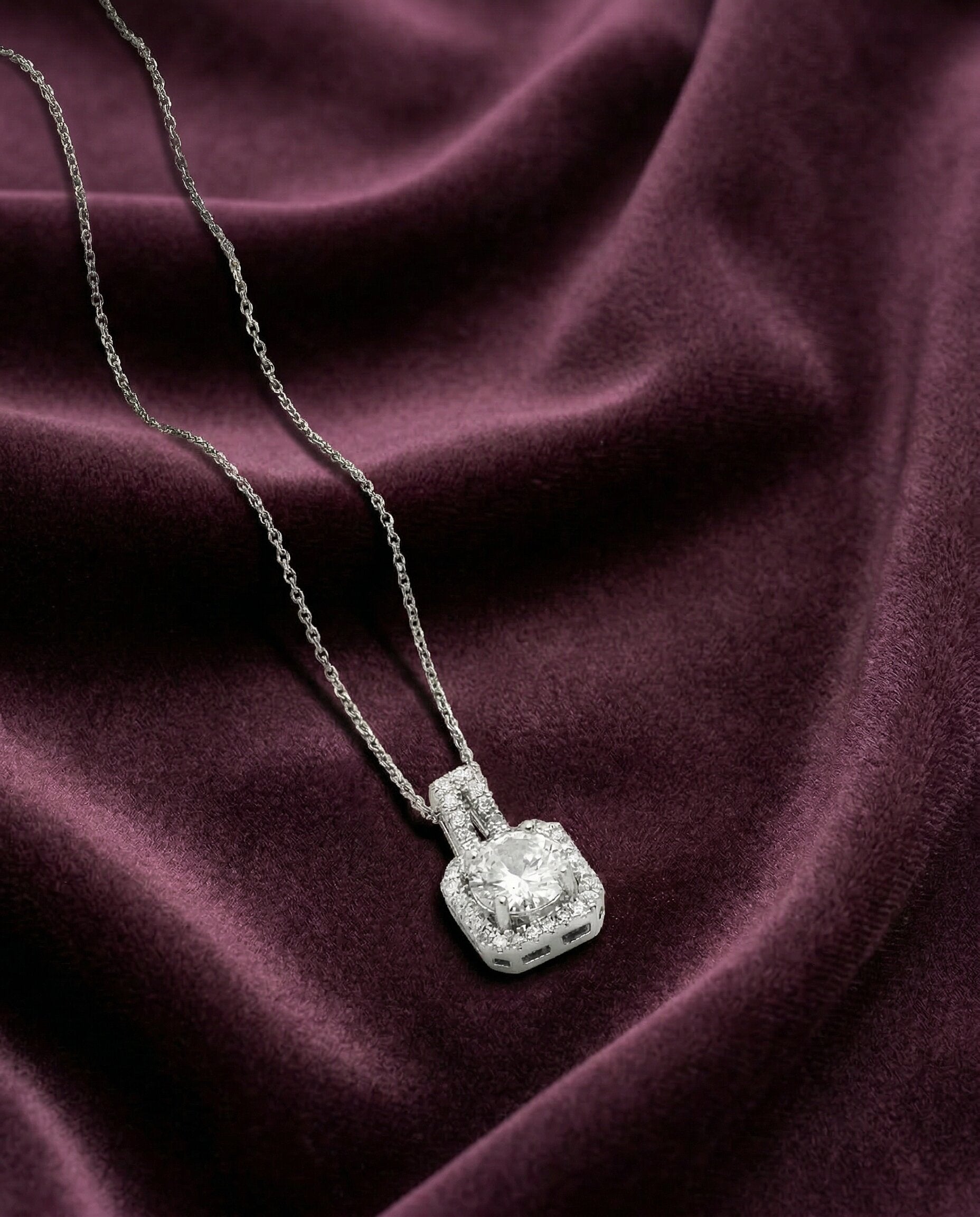 Viorette necklace in 925 sterling silver with a white square-cut stone pendant