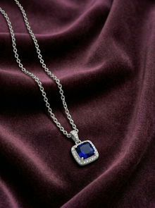 Viorette Lumiere necklace in 925 sterling silver with a blue sapphire-colored stone