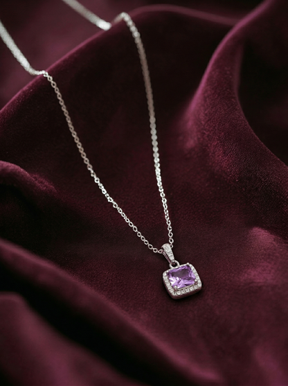 Viorette Lumiere necklace in 925 sterling silver with a purple amethyst-colored stone