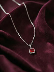 Viorette Lumiere necklace in 925 sterling silver with a deep red garnet-colored stone