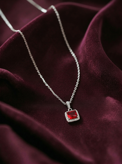 Viorette Lumiere necklace in 925 sterling silver with a deep red garnet-colored stone