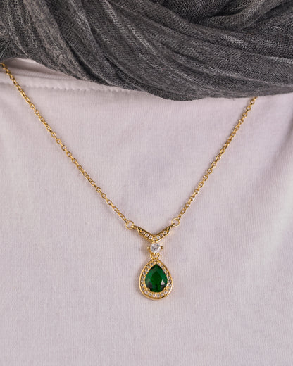 Viorette teardrop necklace in gold-plated 925 sterling silver with a green emerald-colored teardrop pendant