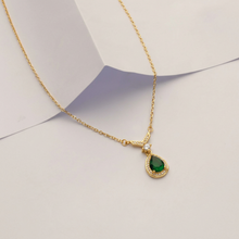 Viorette teardrop necklace in gold-plated 925 sterling silver with a green emerald-colored teardrop pendant