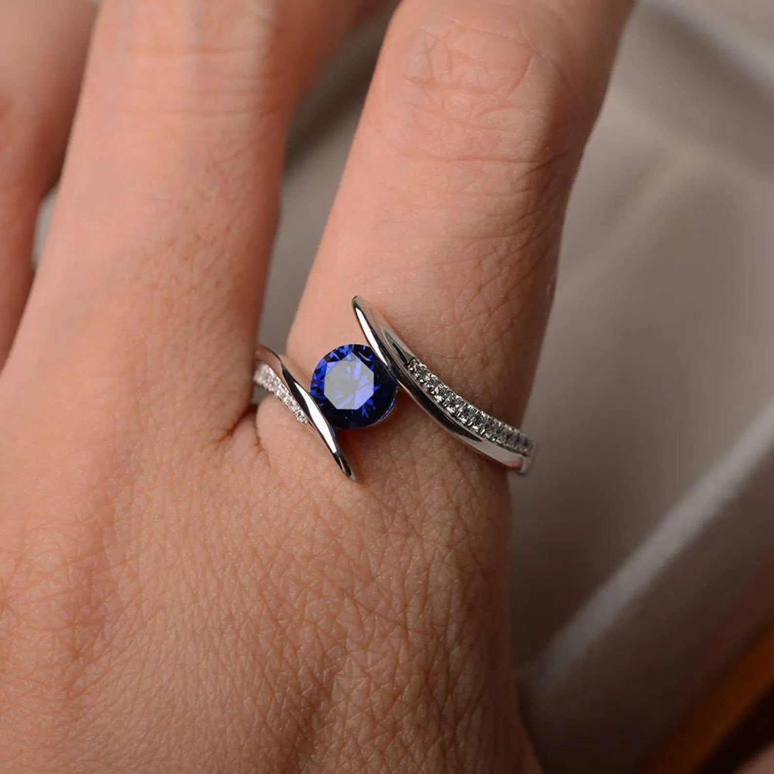 Viorette Luna ring in 925 sterling silver with a blue sapphire-colored stone