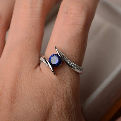 Viorette Luna ring in 925 sterling silver with a blue sapphire-colored stone