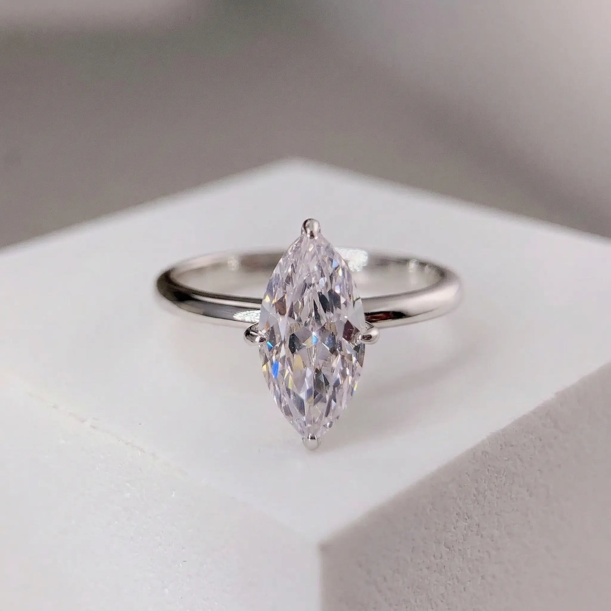 Viorette Lumiere ring in 925 sterling silver with a marquise-cut stone