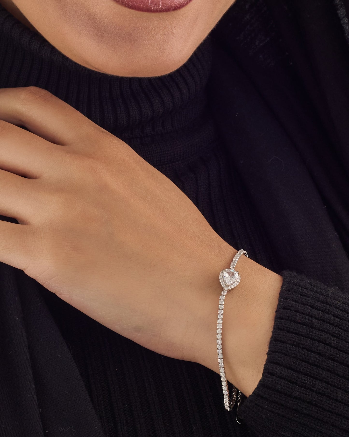Viorette drop tennis bracelet in 925 sterling silver with clear teardrop crystals
