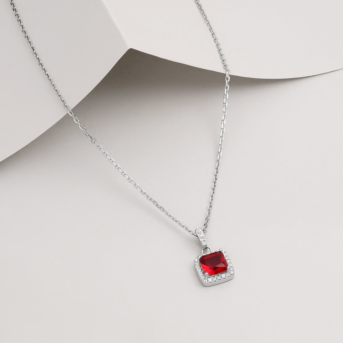 Viorette Lumiere necklace in 925 sterling silver with a deep red garnet-colored stone